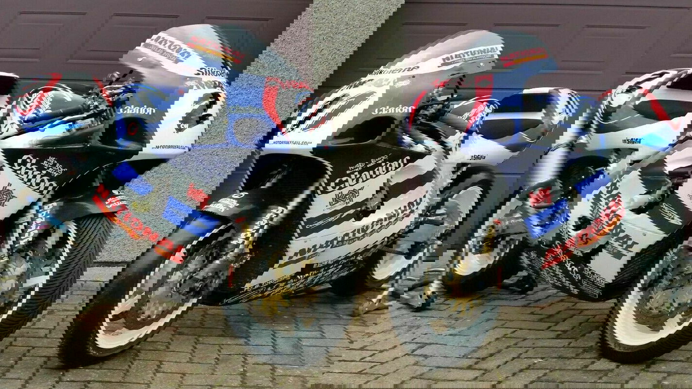 Cresent Suzuki GSX-R750 BSB